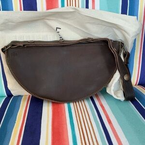 Lyons Leather Espresso Biggy Bee Convertible Bag Brand New